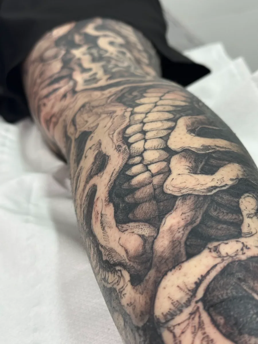 Blackwork tattoo in Barcelona — line and shadow, by Safo Sepulcro